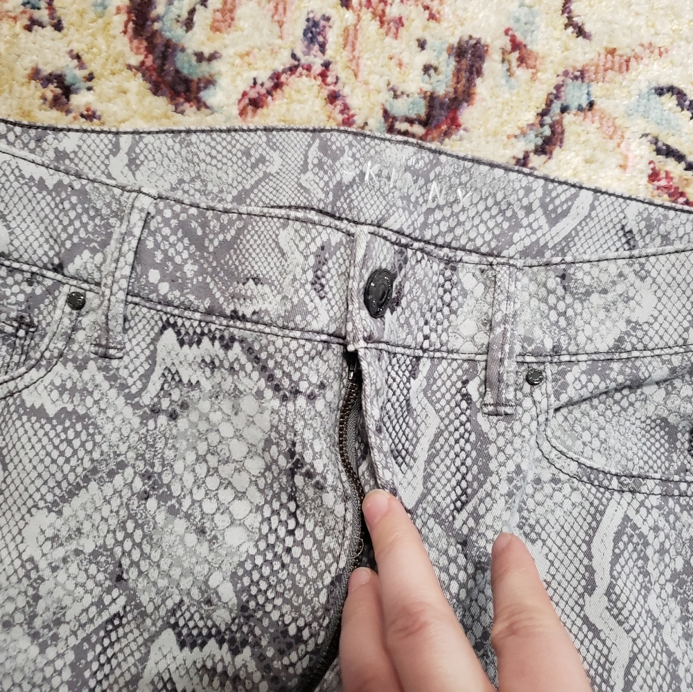 White House Black Market High Rise Sculpt Ankle Skinny Snake Print Jeans Size 10 - Picture 5 of 13